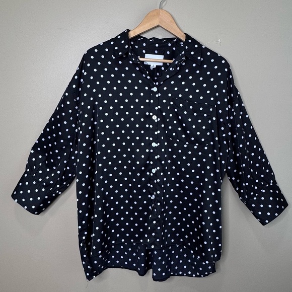 Pomander Place Tuckernuck Adair
Black Polka Dot Boyfriend Button Down Top. Large - Picture 2 of 11